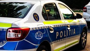 De asemenea, acolo a ajuns un echipaj medical, fetiţa fiind transportată la spital, stabilă pentru moment.