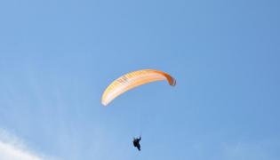 A fost transportat de urgență la spital și s-a constatat că a suferit mai multe fracturi