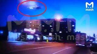 Momentul în care un bombardierul rusesc intră într-un bloc din Rusia