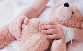 Copilul de un sindrom care afectează dezvoltarea creierului.