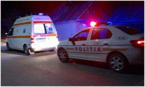 Ambulanţa în care se află copilul strangulat