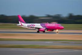 Wizz Air vrea să angajeze 200 de însoțitori de zbor în România. Anunțul companiei despre salarii