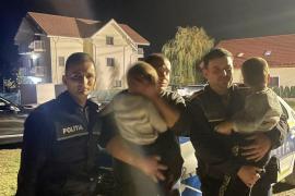 Jandarm devenit erou, după ce a salvat 2 copilaşi de la o tragedie