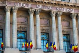 Incendiu puternic la Palatul Cercului Militar Naţional din Bucureşti