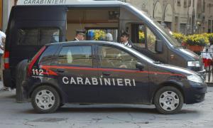 A fost sechestrată de soţ, abuzată şi ameninţată cu moartea