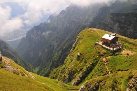 Alexandru Tomescu, cel mai cunoscut violonist român contemporan, a cumpărat cabana Caraiman. "Nu vreau hotel de 5 stele"