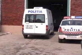 Primul bărbat supravegheat cu brățară electronică după ce și-a bătut iubita, a tăiat dispozitivul și a încercat să fugă