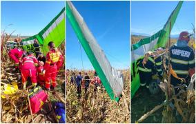 Un motodeltaplan s-a prăbușit într-un lan de porumb la Șelimbăr, în Sibiu. Doi bărbați sunt răniți