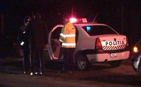 Un şofer din Suceava, oprit în trafic, a trecut pe scaunul din dreapta şi le-a spus poliţiştilor că e doar pasager. Bărbatul era singur în maşină