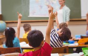 Elevi în sala de clasă
