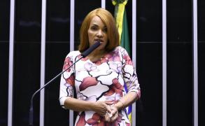 Femeia e mama a 55 de copii