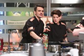 Chefi la cuțite. „Hai, echipă de Dorei!” Cum l-au enervat concurenţii din echipa de aur roz pe chef Florin Dumitrescu