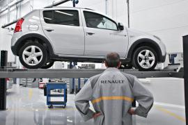 Uzinele Dacia și Ford din România au produs 425.000 de mașini anul acesta, în creştere cu 27,7%