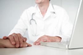 Pacient consultat de medic