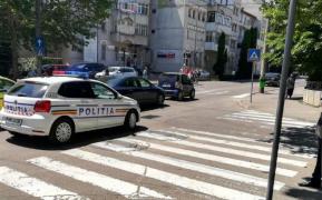 Un polițist a lovit cu mașina o tânără, pe o trecere de pietoni din Cluj. Accidentul s-a produs pe o stradă din Gherla 
