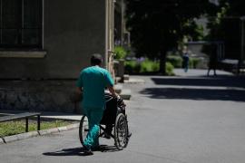 Un bărbat internat la un spital din Buzău pentru tentativă de suicid s-a aruncat în gol de la etajul 4 al spitalului