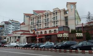 Femeie găsită moartă într-o cameră de hotel din Târgoviște. Descoperirea a fost făcută, după ce recepționera a observat că pensionara nu a predat camera