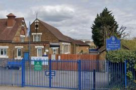 Un copil de șase ani, din Anglia, a murit în urma unei infecții cu o bacterie periculoasă. Un coleg de școală este internat