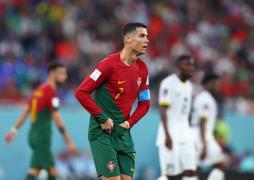 Momentul în care Cristiano Ronaldo a scos ceva din şort şi apoi a mâncat, pe teren. Fanii s-au amuzat teribil: "Viaţa de şomer l-a afectat rău"