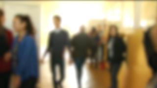 Elev din Arad, prins la școală cu un cuțit asupra sa. Una din profesoare a dat alarma