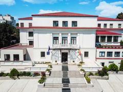 O femeie s-a angajat şef la Protecția Copilului şi la Curtea de Conturi cu o diplomă falsă. Nu a declarat nici că deţine şapte imobile