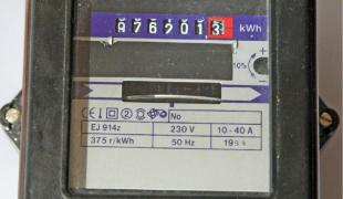 Românii ar urma să plătească între 68 de bani şi 1,3 lei pentru un kWh, în ceea ce priveşte consumul de energie electrică