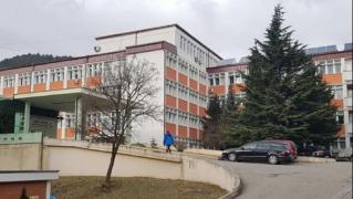 Un bebeluș născut mort a fost băgat în mașina de spălat din greșeală. Groază într-un spital din Kosovo, șapte angajați au fost suspendați