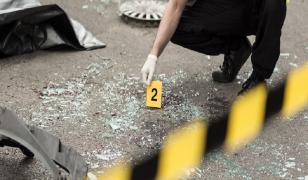 Bărbat prăbușit pe șosea, mort după ce a fost călcat de o mașină