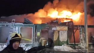 20 de bătrâni au murit într-un azil făcut scrum de un incendiu devastator, în Rusia. Căminul funcționa ilegal
