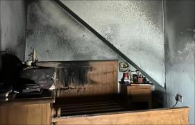 Un câine a dat foc casei, după ce at fi pornit accidental un uscător de păr, în Anglia