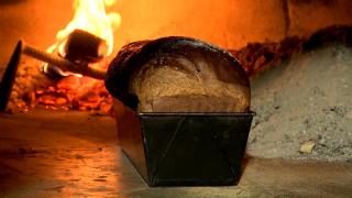 Gospodinele din Iaşi, vinovate de poluarea mediului: prepararea cozonacilor şi a sarmalelor a dus la creşterea noxelor din aer