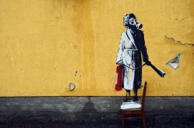 Mai multe persoane au încercat să fure o pictură murală a lui Banksy de pe o clădire din oraşul ucrainean Hostomel