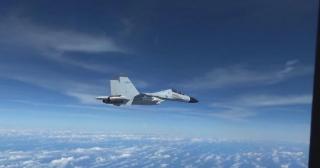 Coliziune evitată în ultima secundă între un avion miliar american şi unul chinez. Pilotul chinez a zburat la mai puţin de 6 metri de aeronava americană