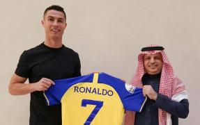 Cristiano Ronaldo a semnat cu clubul saudit Al-Nassr până în 2025. Va avea un salariu de 200 de milioane de euro anual
