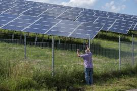 Ministrul Energiei susţine că "taxa pe soare" este un fake news: "Prosumatorii nu vor plăti absolut nicio taxă pentru energia consumată şi produsă"