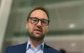 "Guvernul austriac face o greşeală istorică!" Dominic Fritz a intrat în direct la postul naţional de televiziune din Austria