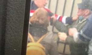 VIDEO. Constănţean bătut în staţia Zorelelor-Faleza Nord, de un şofer de autobuz. Bărbatul de 58 de ani a ajuns la spital