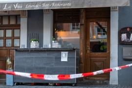 Nouă bavarezi au băut din aceeaşi sticlă şi s-au prăbuşit, otrăviţi, în bar. Un bărbat de 52 de ani a murit pe loc
