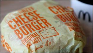 Femeia spune că a renunţat la fast-food