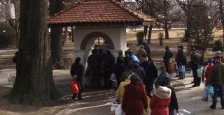 Localnicii din Câmpulung Muscel și-au făcut ieri provizii de apă, după o avarie. Rețeaua este foarte veche, iar modernizarea ei ar dura 10 ani