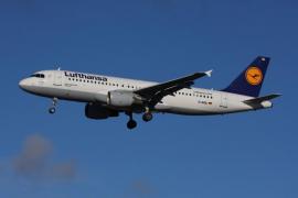 Germania le cere cetăţenilor săi să părăsească Ucraina. Lufthansa a decis suspendarea zborurilor către şi dinspre Kiev