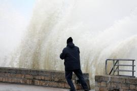 Atenţionare MAE: Cod portocaliu de vânt şi valuri în nordul Franţei. Rafale şi de 140 km/h din cauza furtunii Eunice