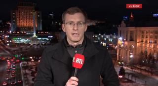 Un reporter a devenit faimos pe Twitter după transmisiunile sale în direct de la Kiev în șase limbi diferite - VIDEO