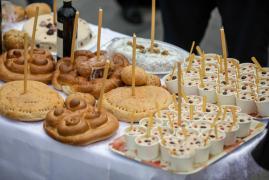 Moşii de iarnă 2022, tradiţii şi obiceiuri. De ce trebuie aruncată mâncarea care nu se consumă în Sâmbăta Morţilor