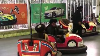 Talibanii, regulă nouă pentru soldaţi. De ce nu mai au voie să meargă înarmaţi şi în uniforme în parcurile de distracţie