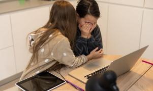 Unul din trei copii români a primit imagini cu conținut sexual pe Internet. "Fenomenul s-a accentuat în timpul pandemiei"