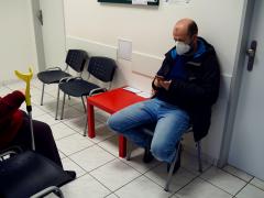 Medicul spune că acum pacienţii stau pe holuri şi tuşesc unii spre alţii