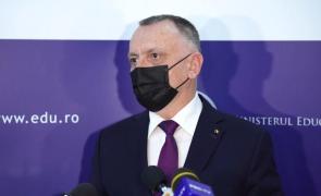 Sorin Cîmpeanu a anunţat ce elevi pot continua să înveţe online