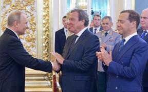 Gerhard Schröder intervine pentru încetarea războiului din Ucraina. Fostul cancelar german se întâlnește cu Putin la Moscova