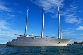 Italienii au confiscat mega-iahtul oligarhului rus Andrei Melnicenko. Ambarcațiunea valorează 578 de milioane de dolari